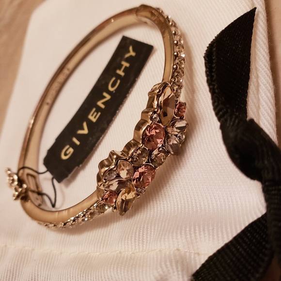 Givenchy - Picture 3 of 3